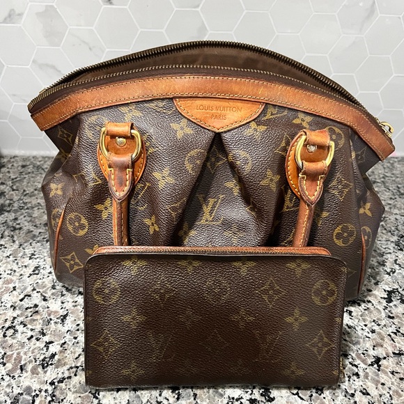 Louis Vuitton Handbags - Louis Vuitton Tivoli PM Classic Brown Monogram Handbag With Matching Zippy Walle